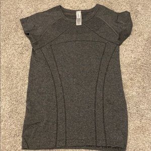 Athletic short sleeve shirt